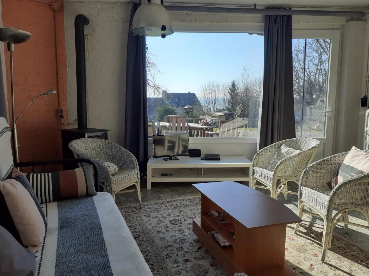 Dinant La Bergeronnette Avec La Chaleur Du Feu De Bois Et Le Jardin Exterior foto