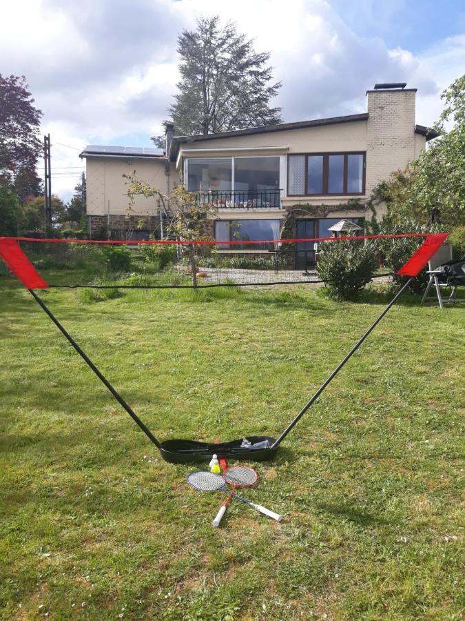 Dinant La Bergeronnette Avec La Chaleur Du Feu De Bois Et Le Jardin Exterior foto